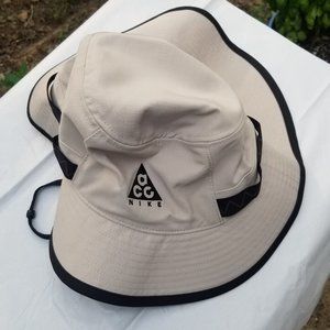 Nike ACG Bucket Hat Beige Size M-L  NWT